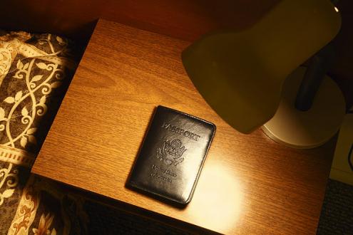 在美国旅游或留学时，护照丢了怎么办？