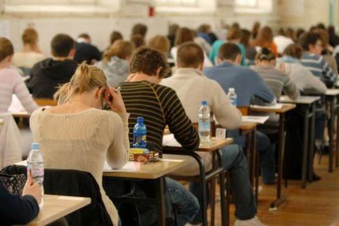 试卷印错考试时间 美国“高考”遭遇麻烦