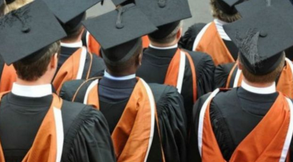 英国白人学生大学升学率最低，华裔最高